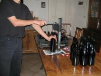 photo du capsulage des bouteilles