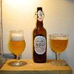 photo de la bouteille et du verre