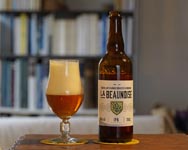 photo de la bouteille et du verre