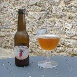 photo de la bouteille et du verre