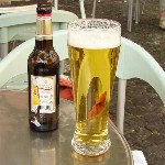 photo de la bouteille et du verre