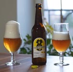 photo de la bouteille et du verre