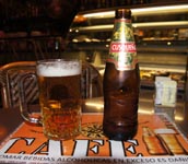 photo de la bouteille et du verre
