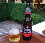 photo de la bouteille et du verre