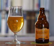 photo de la bouteille et du verre