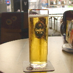 photo de la bouteille et du verre