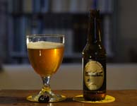 photo de la bouteille et du verre
