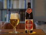 photo de la bouteille et du verre