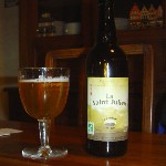 photo de la bouteille et du verre