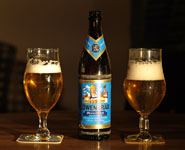 photo de la bouteille et du verre