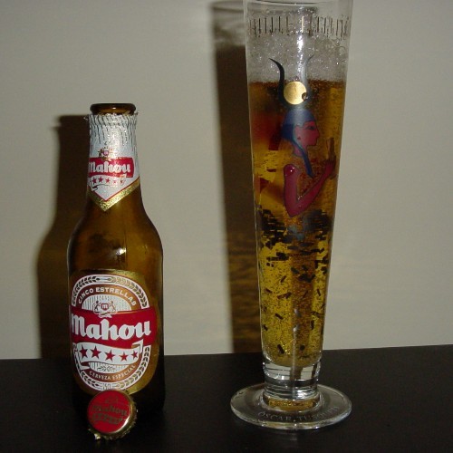 photo d'un verre de bire Mahou