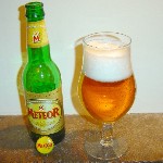 photo de la bouteille et du verre