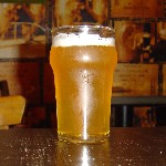 photo de la bouteille et du verre