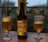 photo de la bouteille et du verre