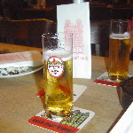 photo de la bouteille et du verre