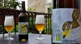 photo de la bouteille et du verre