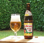photo de la bouteille et du verre