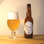 photo de la bouteille et du verre