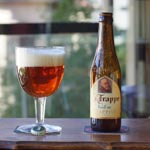 photo de la bouteille et du verre