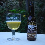 photo de la bouteille et du verre