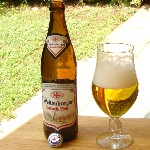 photo de la bouteille et du verre